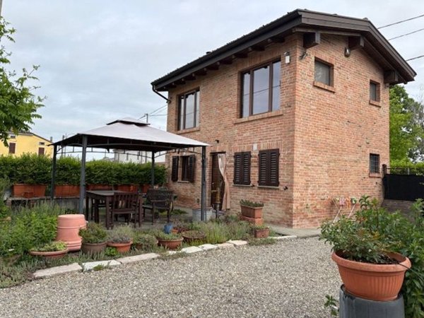 appartamento in vendita a Piacenza in zona Roncaglia / Fossadello