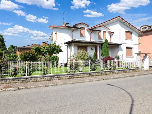 casa indipendente in vendita a Piacenza in zona Besurica