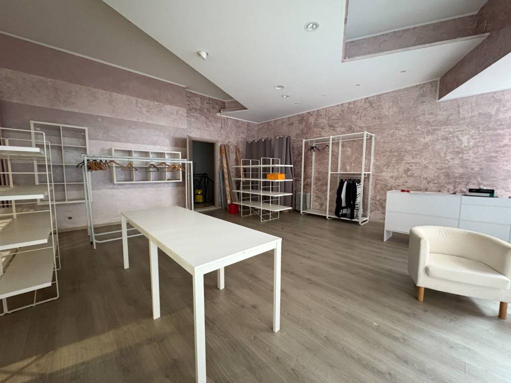 negozio in vendita a Piacenza in zona Centro Storico