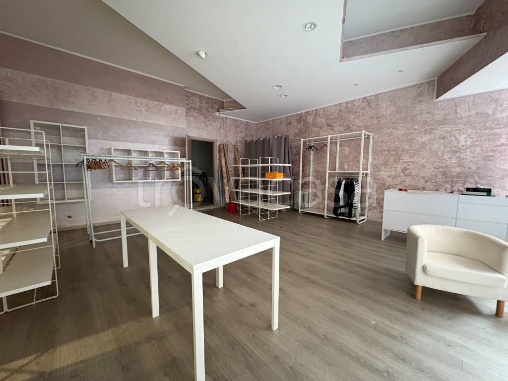 negozio in vendita a Piacenza in zona Centro Storico