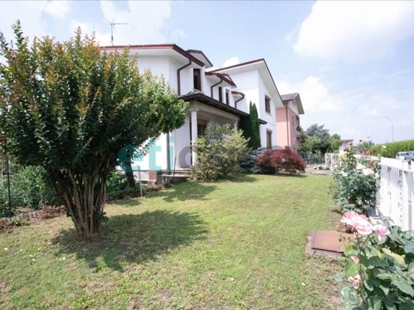 casa indipendente in vendita a Piacenza in zona Besurica