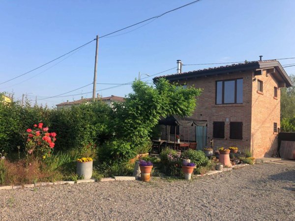 casa indipendente in vendita a Piacenza in zona Roncaglia / Fossadello