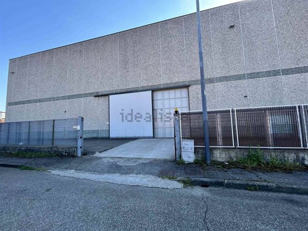 capannone in vendita a Piacenza in zona Caorsana