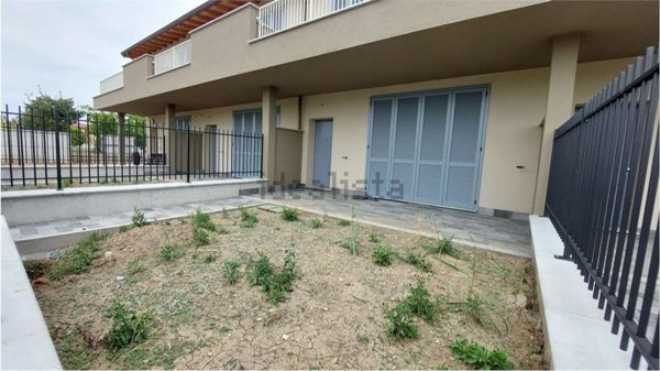 casa indipendente in vendita a Piacenza in zona Besurica