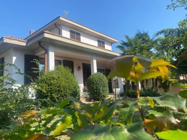 casa indipendente in vendita a Piacenza in zona Besurica