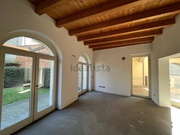 casa indipendente in vendita a Piacenza in zona Centro Storico