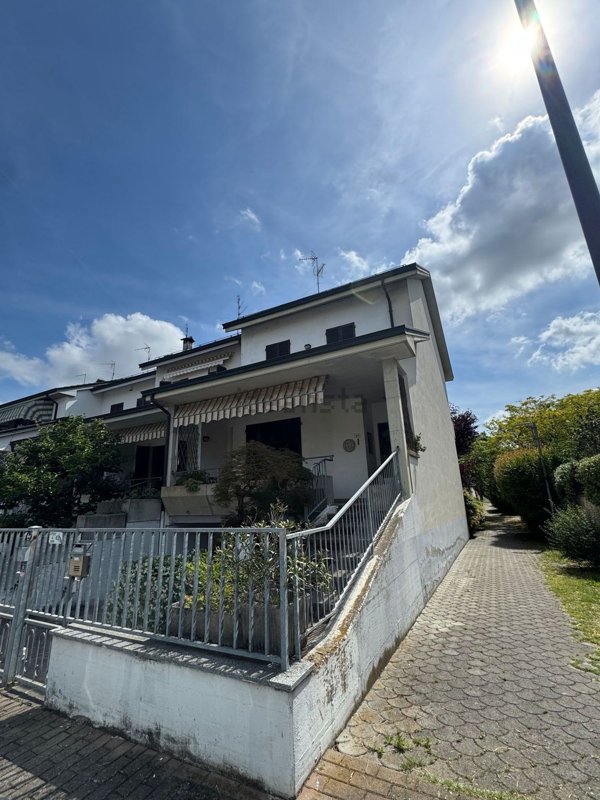 casa indipendente in vendita a Piacenza in zona Besurica