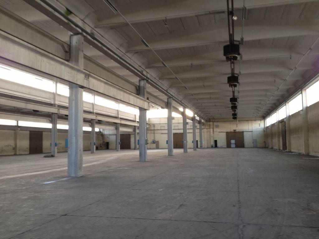 capannone in vendita a Piacenza in zona Caorsana