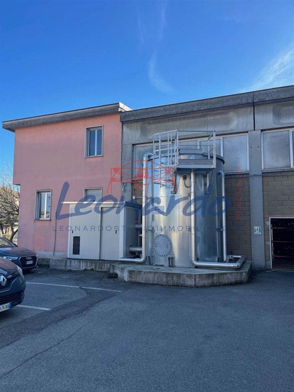 capannone in vendita a Piacenza in zona Le Mose