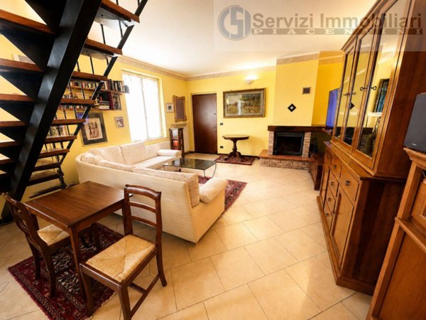 casa indipendente in vendita a Piacenza in zona Roncaglia / Fossadello