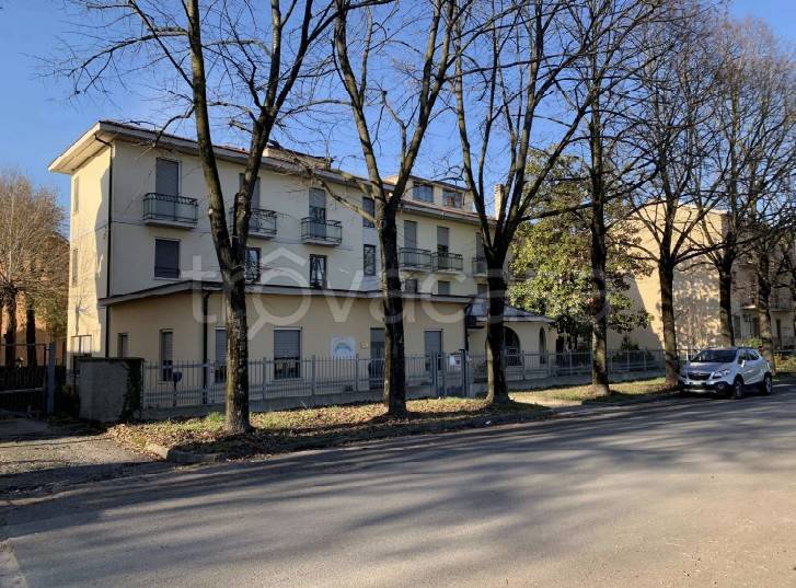negozio in vendita a Piacenza in zona Belvedere / Quartiere Duemila