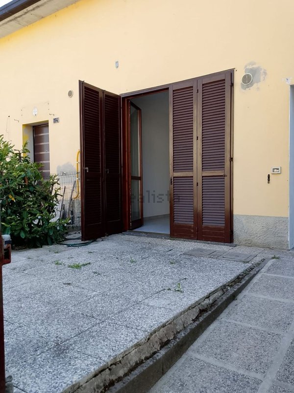 casa semindipendente in vendita a Piacenza in zona Roncaglia / Fossadello