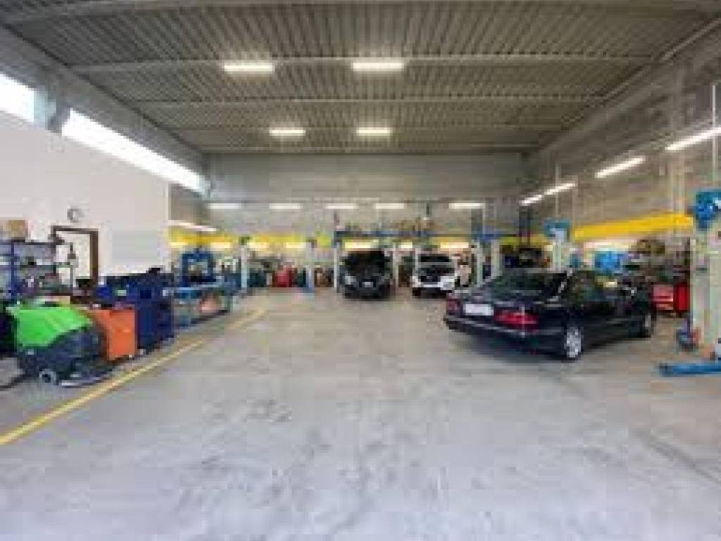 negozio in vendita a Piacenza in zona Caorsana