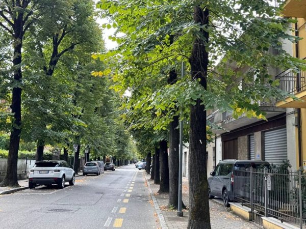 casa indipendente in vendita a Piacenza in zona Infrangibile