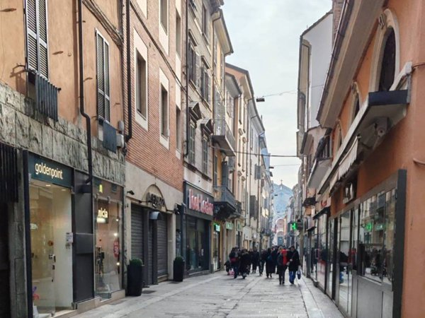 negozio in vendita a Piacenza in zona Centro Storico