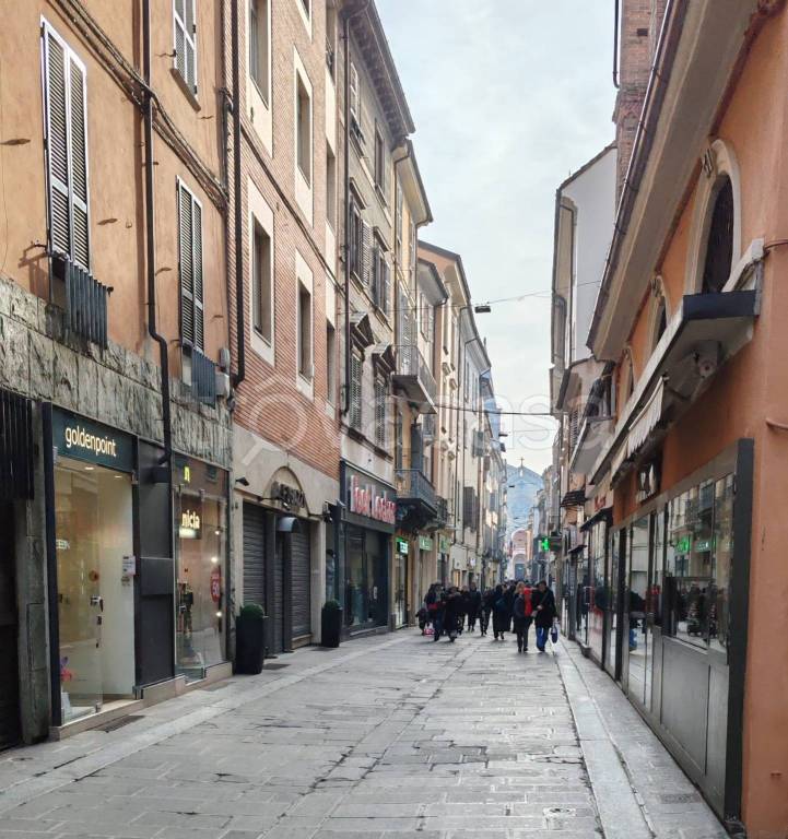 negozio in vendita a Piacenza in zona Centro Storico