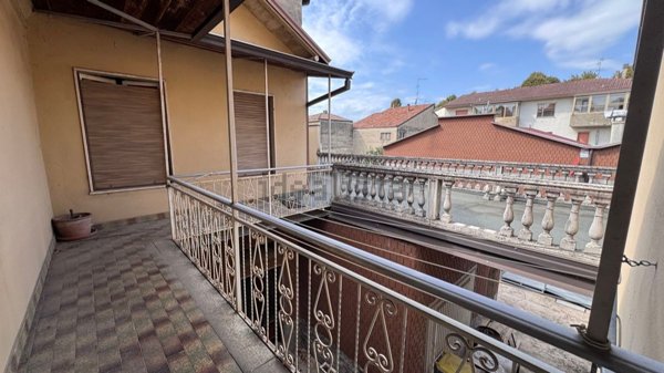 casa indipendente in vendita a Piacenza in zona Borgotrebbia