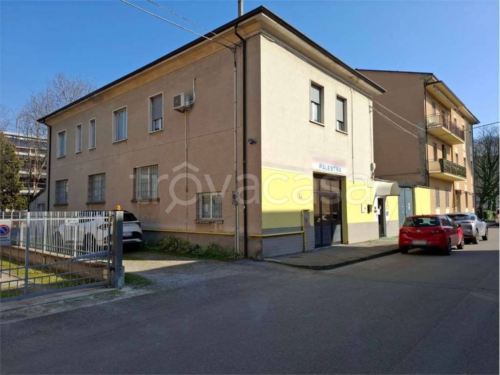 casa indipendente in vendita a Piacenza in zona Farnesiana