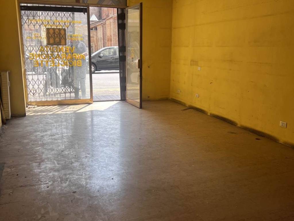 negozio in vendita a Piacenza