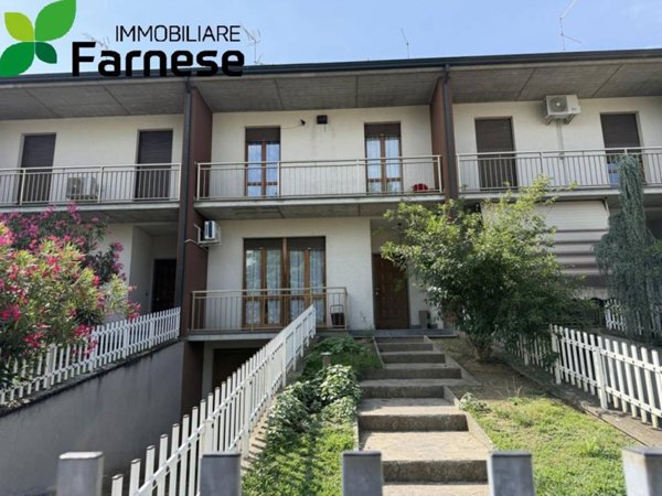 casa indipendente in vendita a Piacenza in zona Vallera