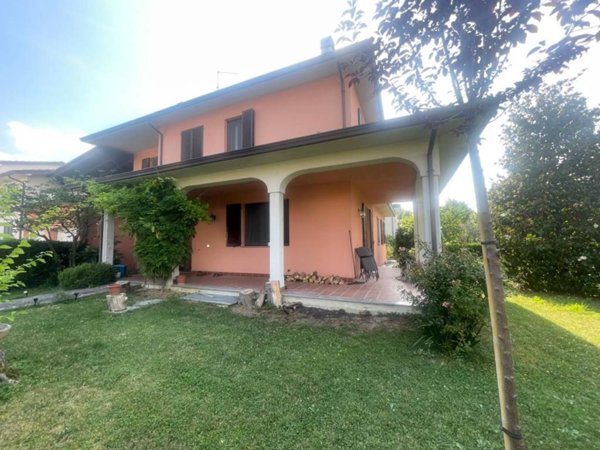 casa indipendente in vendita a Piacenza in zona Pittolo