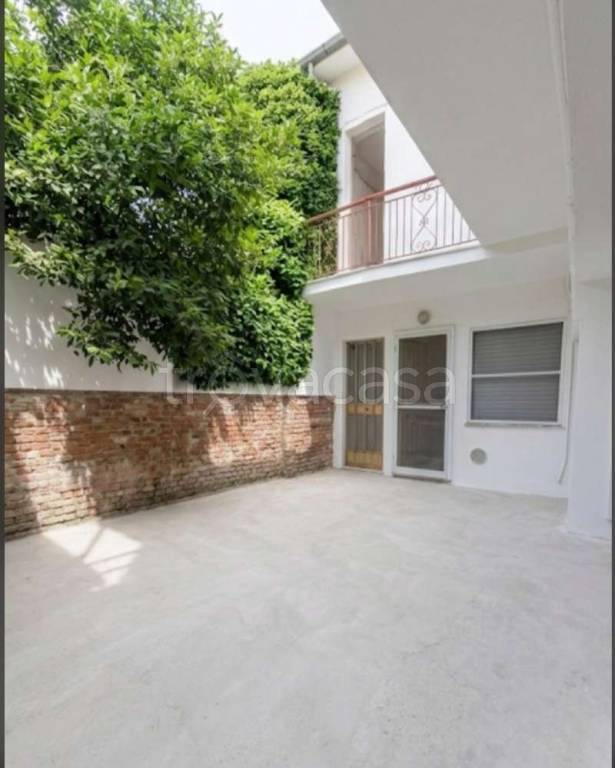 casa indipendente in vendita a Piacenza