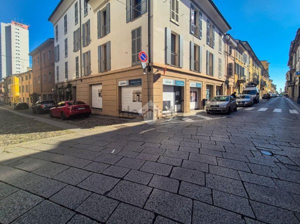 locale commerciale in vendita a Piacenza in zona Centro Storico