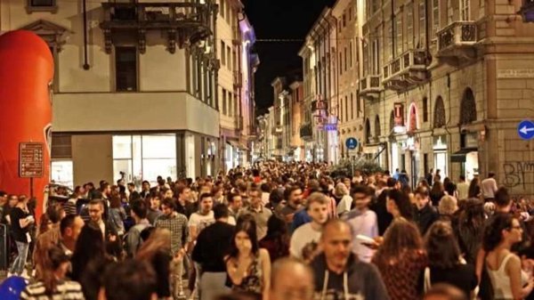 negozio in vendita a Piacenza in zona Centro Storico