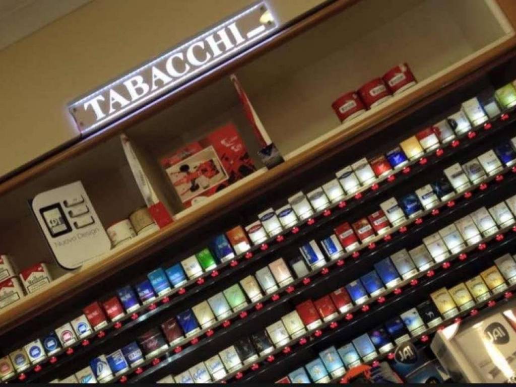 negozio in vendita a Piacenza in zona Centro Storico