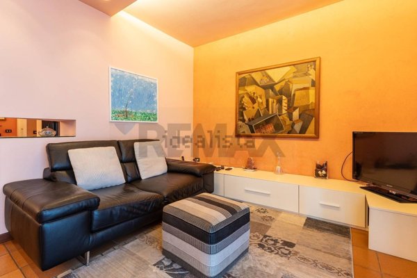 casa indipendente in vendita a Piacenza in zona Veggioletta