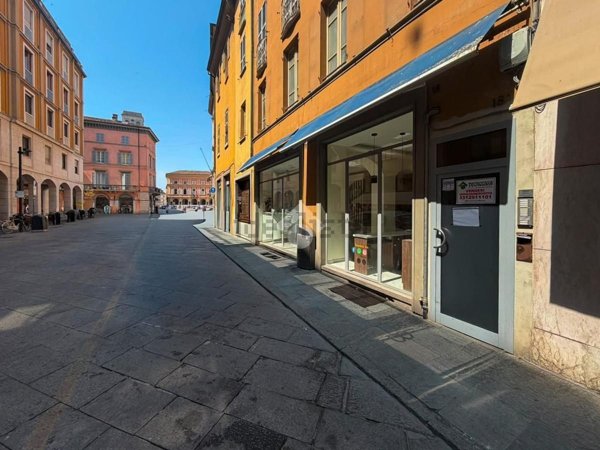 negozio in vendita a Piacenza in zona Centro Storico