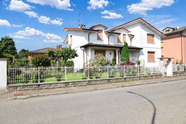 casa indipendente in vendita a Piacenza in zona Besurica