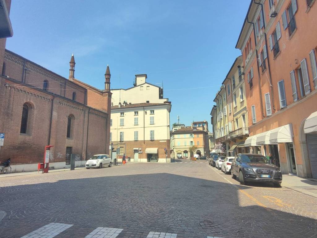 negozio in vendita a Piacenza in zona Centro Storico