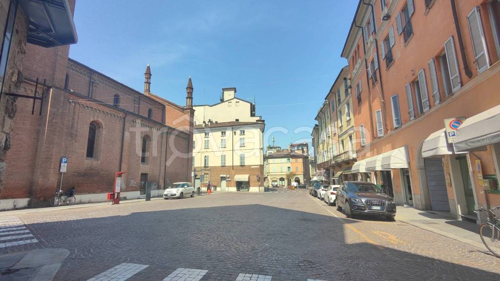 negozio in vendita a Piacenza in zona Centro Storico