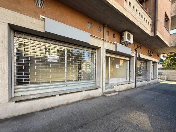 negozio in vendita a Piacenza in zona Stadio