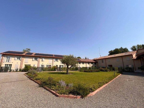 casa indipendente in vendita a Piacenza in zona Vallera