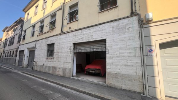 locale di sgombero in vendita a Piacenza
