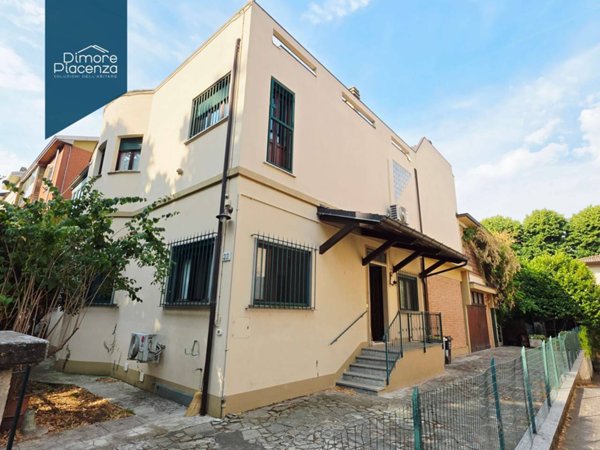 casa indipendente in vendita a Piacenza in zona Baia del Re