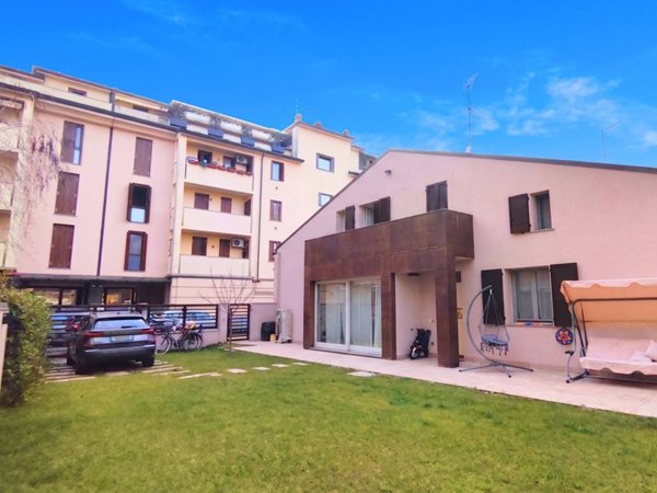 casa indipendente in vendita a Piacenza in zona Centro Storico