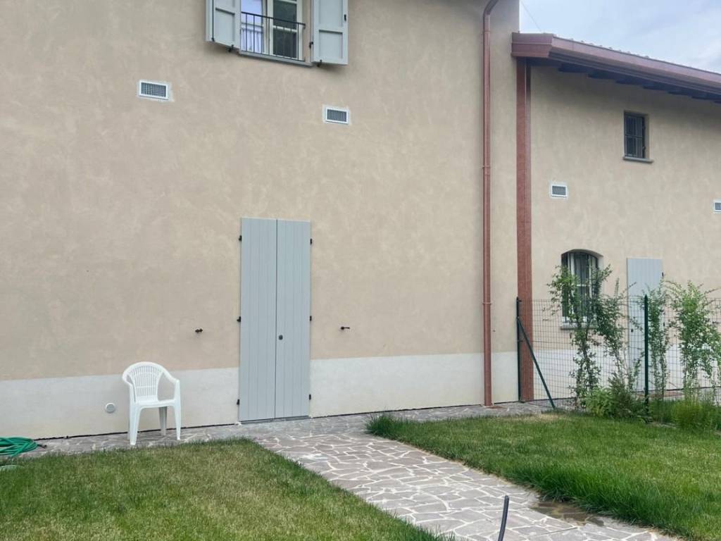 casa indipendente in vendita a Piacenza in zona Vallera
