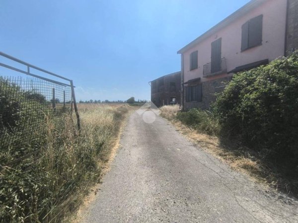 casa indipendente in vendita a Piacenza in zona Roncaglia / Fossadello