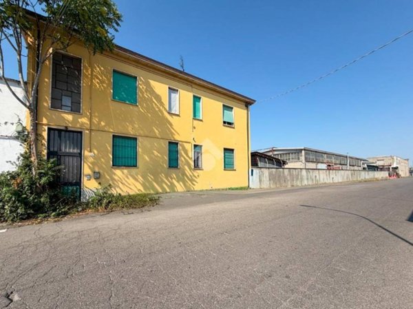 ufficio in vendita a Piacenza in zona Veggioletta