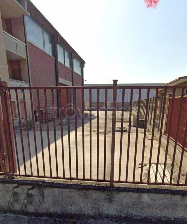 locale commerciale in vendita a Piacenza
