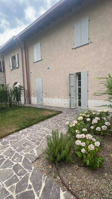 casa indipendente in vendita a Piacenza in zona Vallera