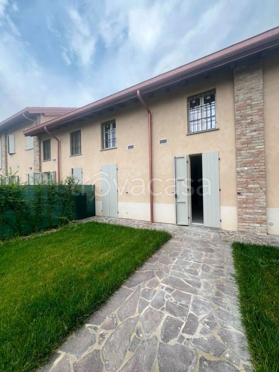 casa indipendente in vendita a Piacenza in zona Vallera