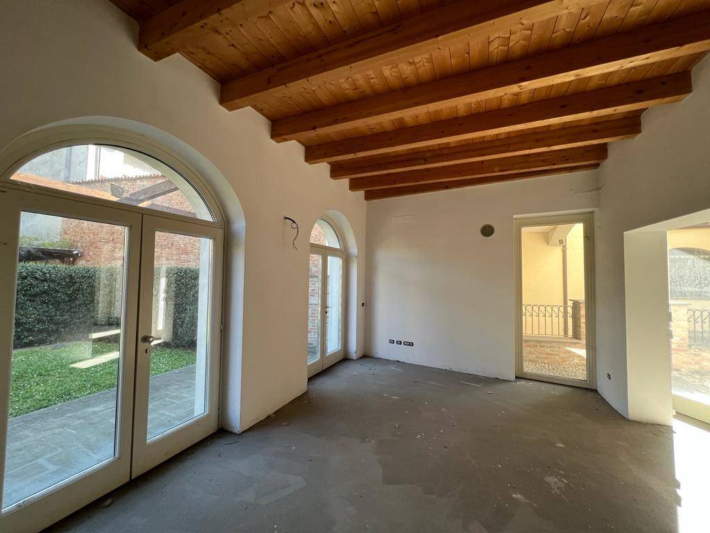 casa indipendente in vendita a Piacenza in zona Centro Storico