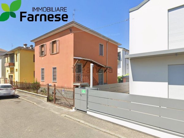 casa indipendente in vendita a Piacenza in zona Belvedere / Quartiere Duemila