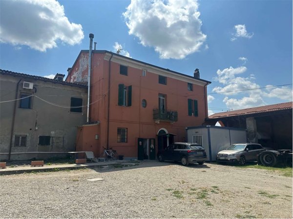 casa indipendente in vendita a Piacenza