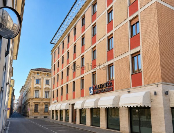 ufficio in vendita a Piacenza in zona Centro Storico