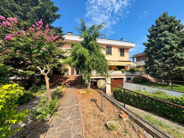 casa indipendente in vendita a Piacenza in zona Besurica